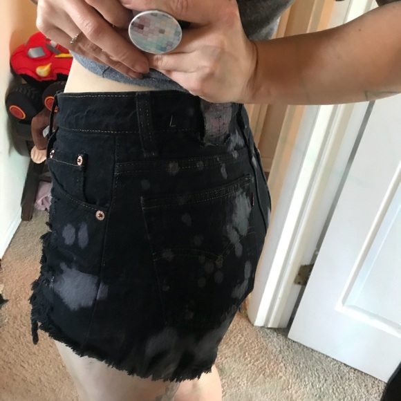 Levis vintage distressed cut off festival shorts - Picture 6 of 6